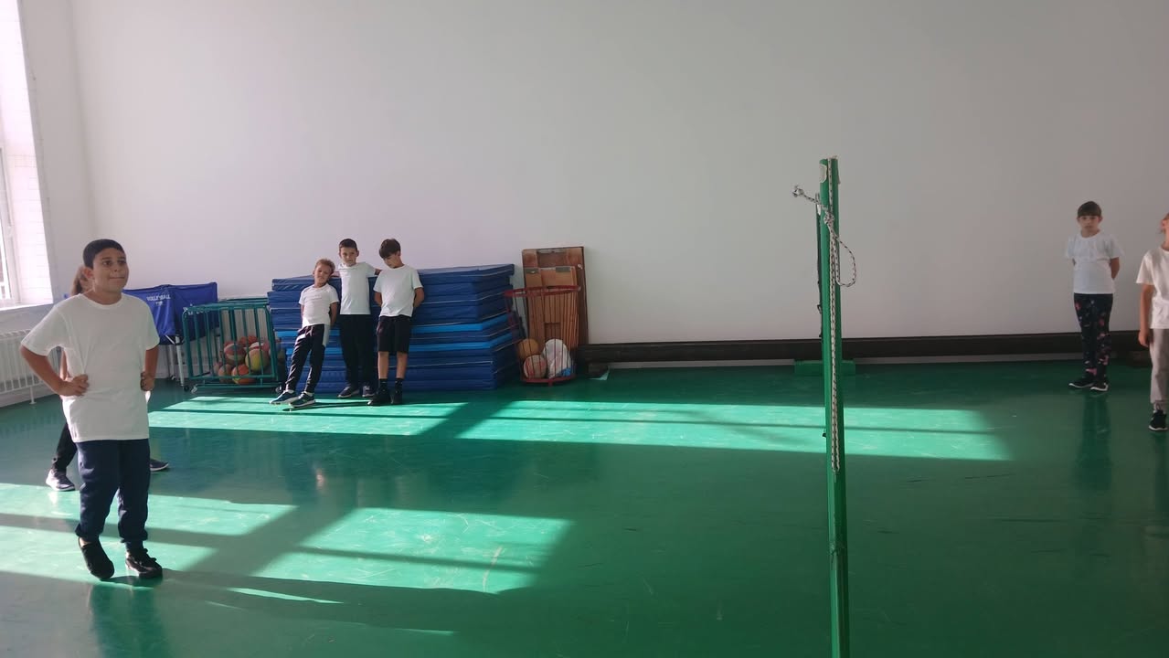 🏸 Ново начало в ОУ „Отец Паисий“!
От днес, 05.10.2026 г., поставяме началото на тренировки по бадминтон!
Много от нашите възпитаници са постигали…